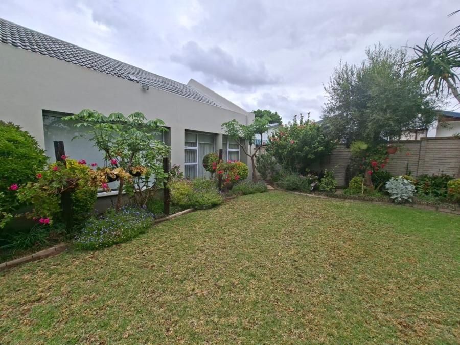 4 Bedroom Property for Sale in Hartenbos Central Western Cape